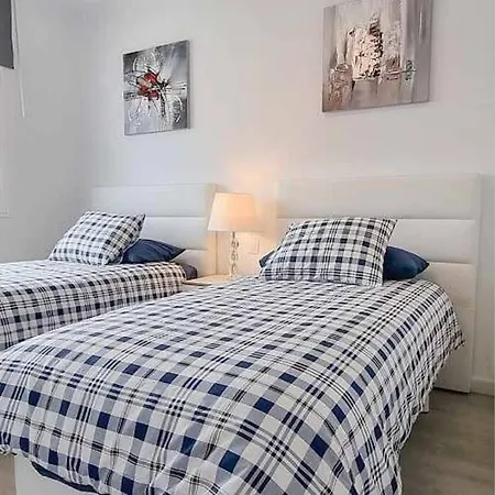 Апартаменти Luxury Apartment Atlantic View 15B *